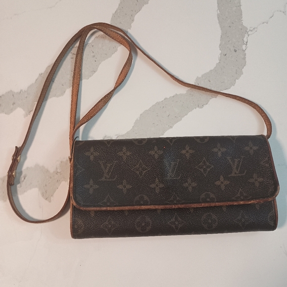 Authentic Louis Vuitton Vintage Monogram Canvas Pochette Twin GM Shoulder Bag - Picture 1 of 17
